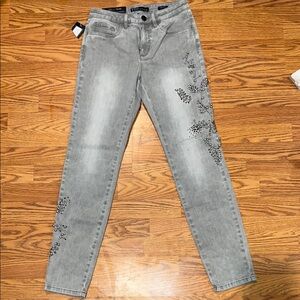 FDJ French dressing jeans OLIVIA mid rise grey jeans w/ pearl accents. NWT